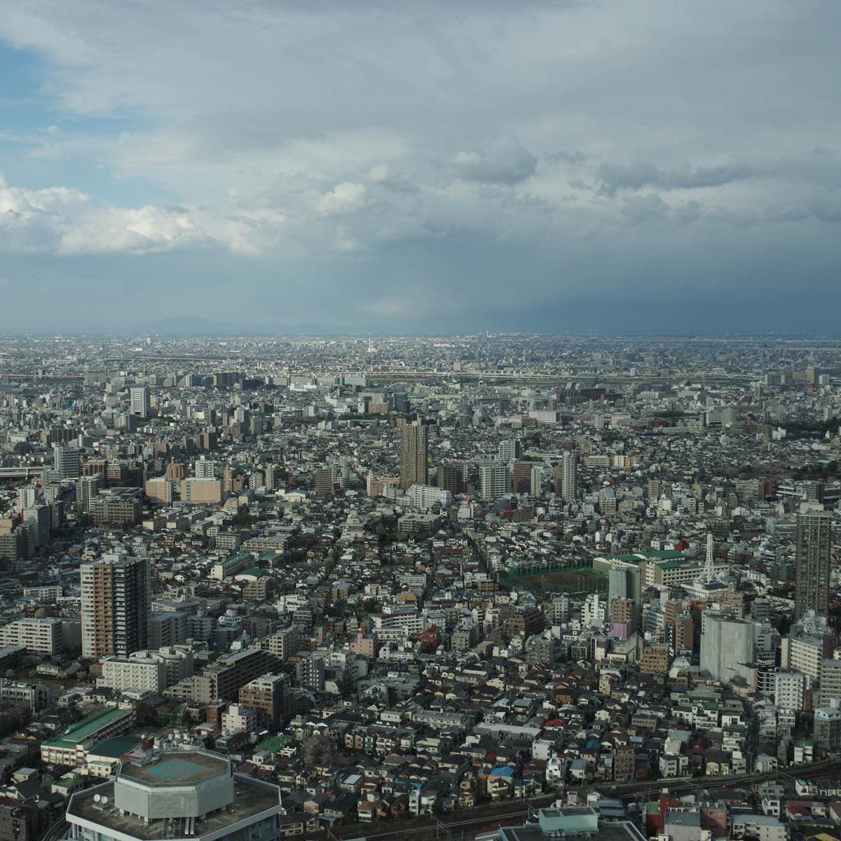 東京首都圏公寓大廈價格中間值與平均值差距擴大