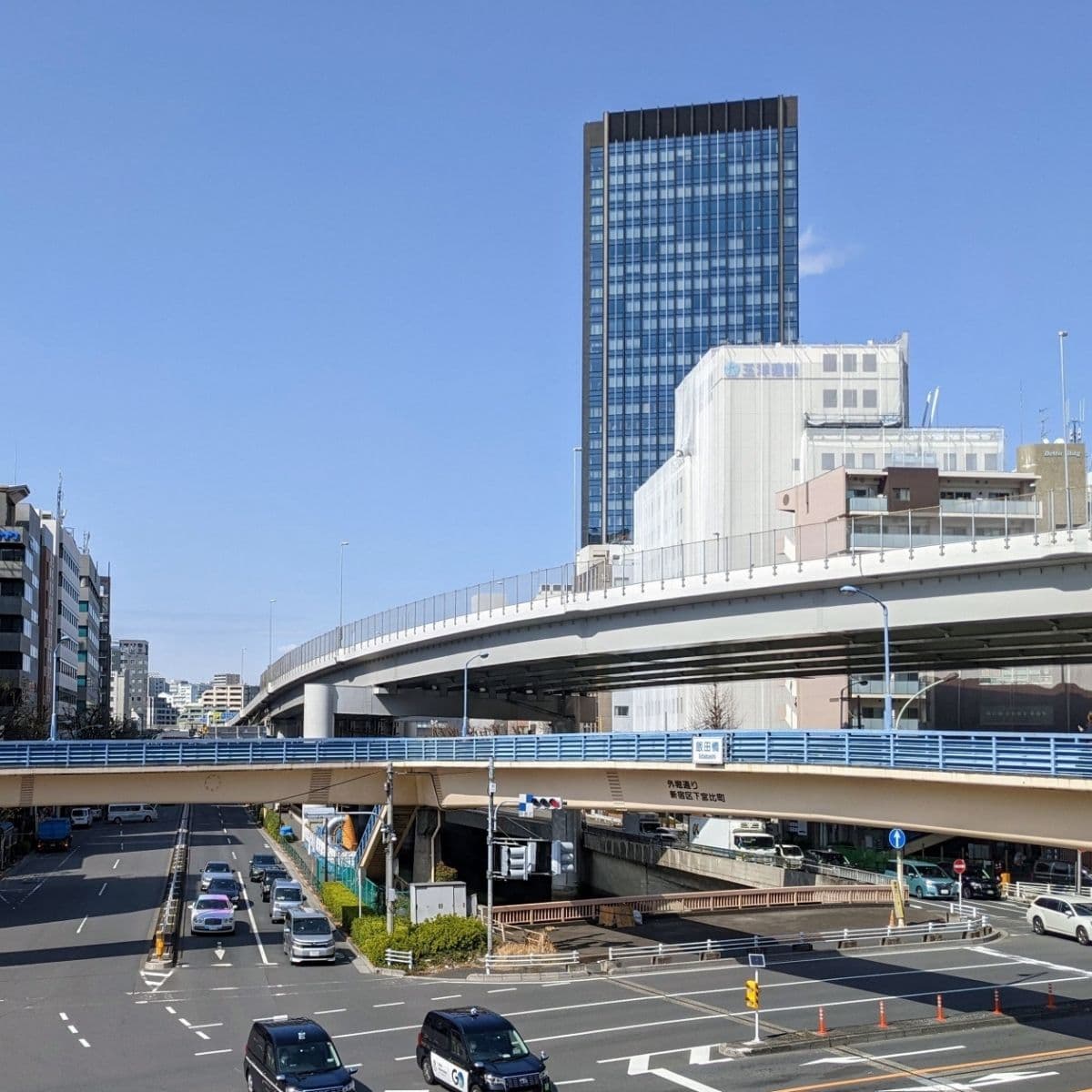 東京飯田橋站前21層樓複合設施將集結商業、辦公及公共空間