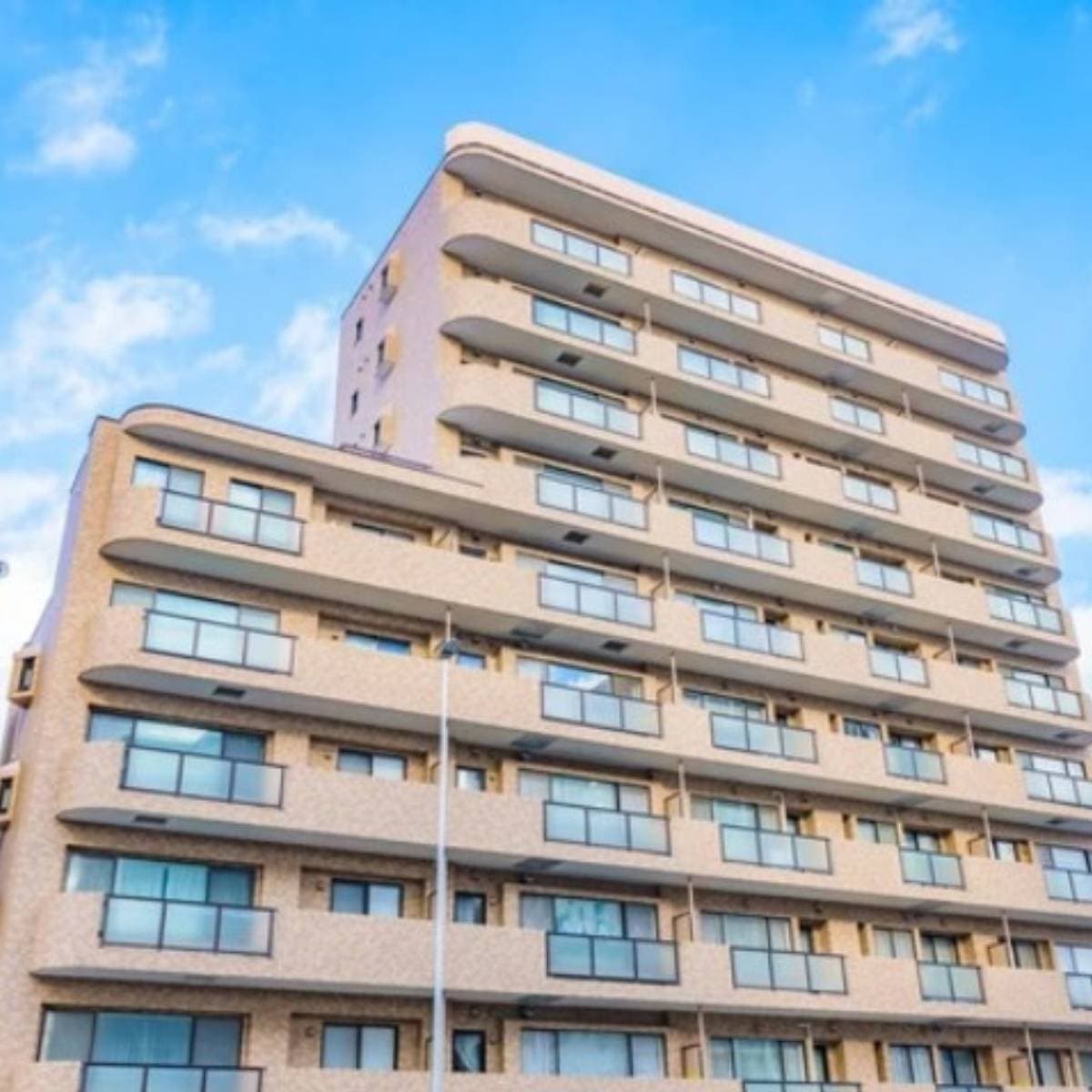 房地產投資中最重視的地段條件「人口持續增加」位居第二,排名第一的是?